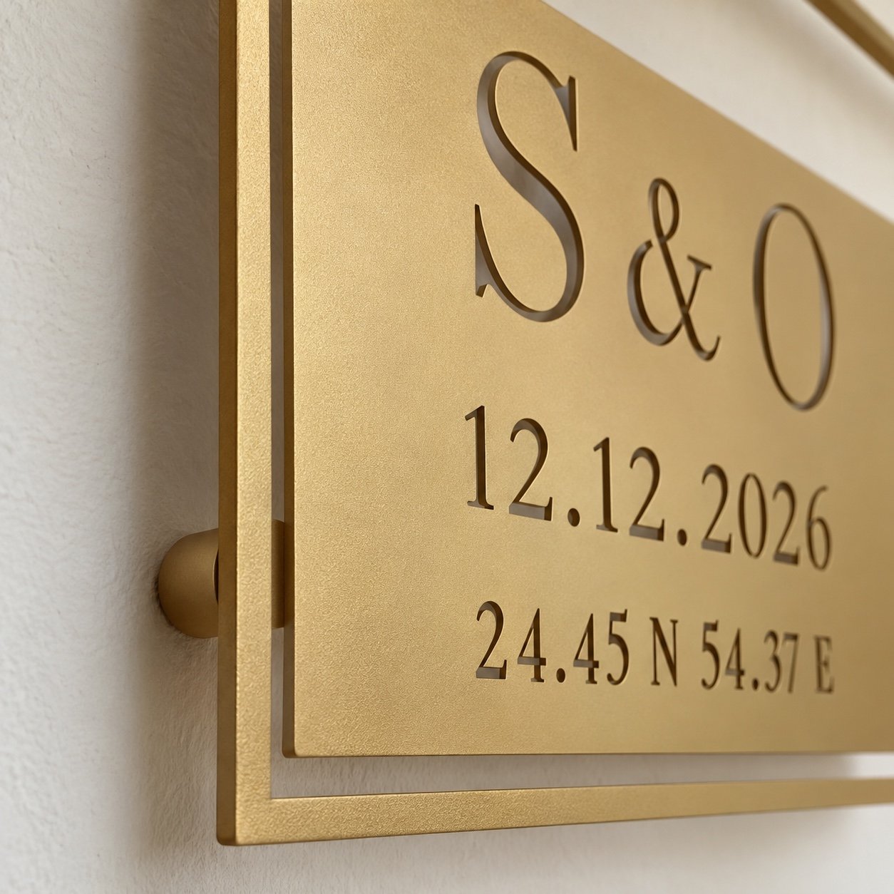 Close-up of the gold powder-coated steel edge and personalized panel finish