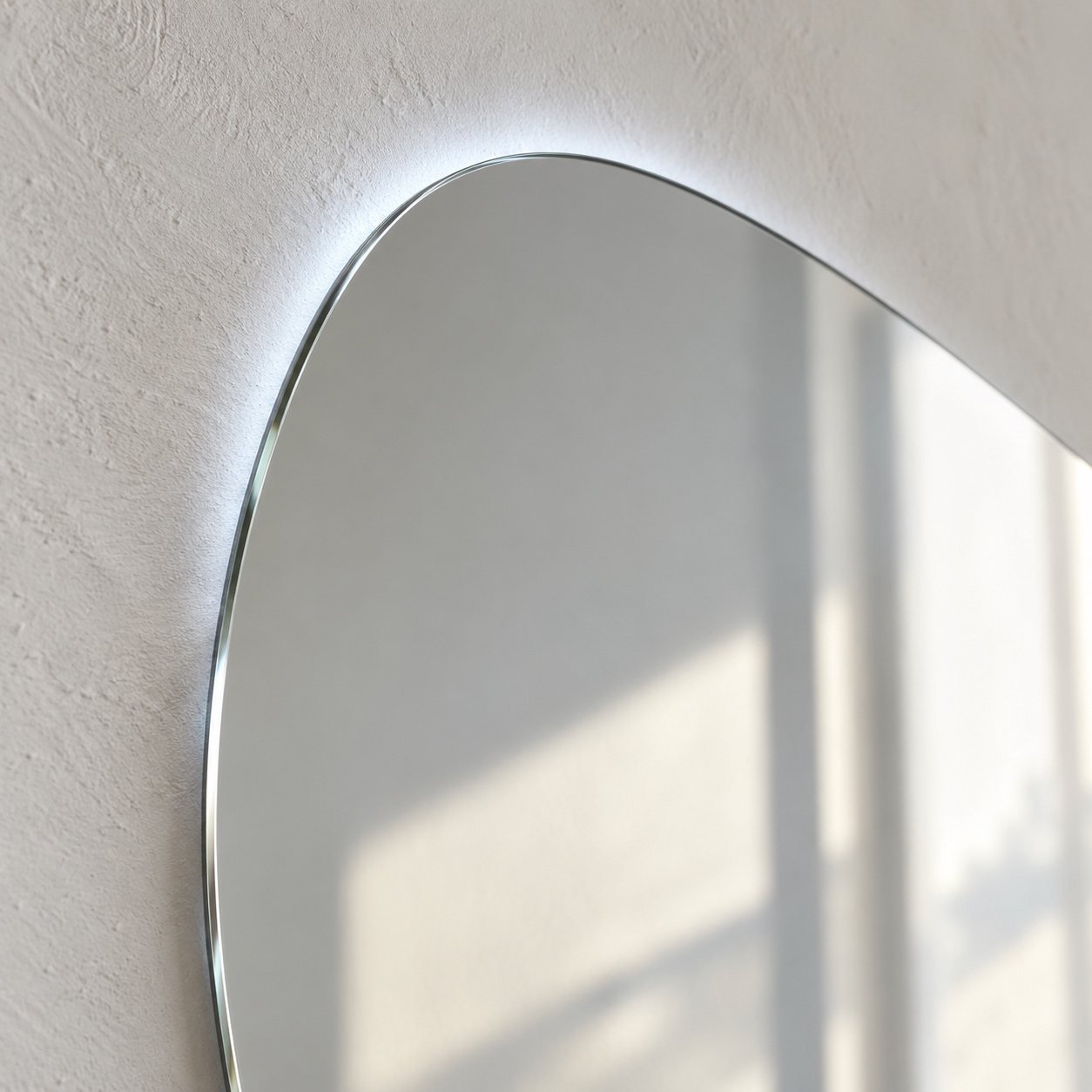 مرآة عضوية بإضاءة LED، تُصنع حسب الطلب في الإمارات